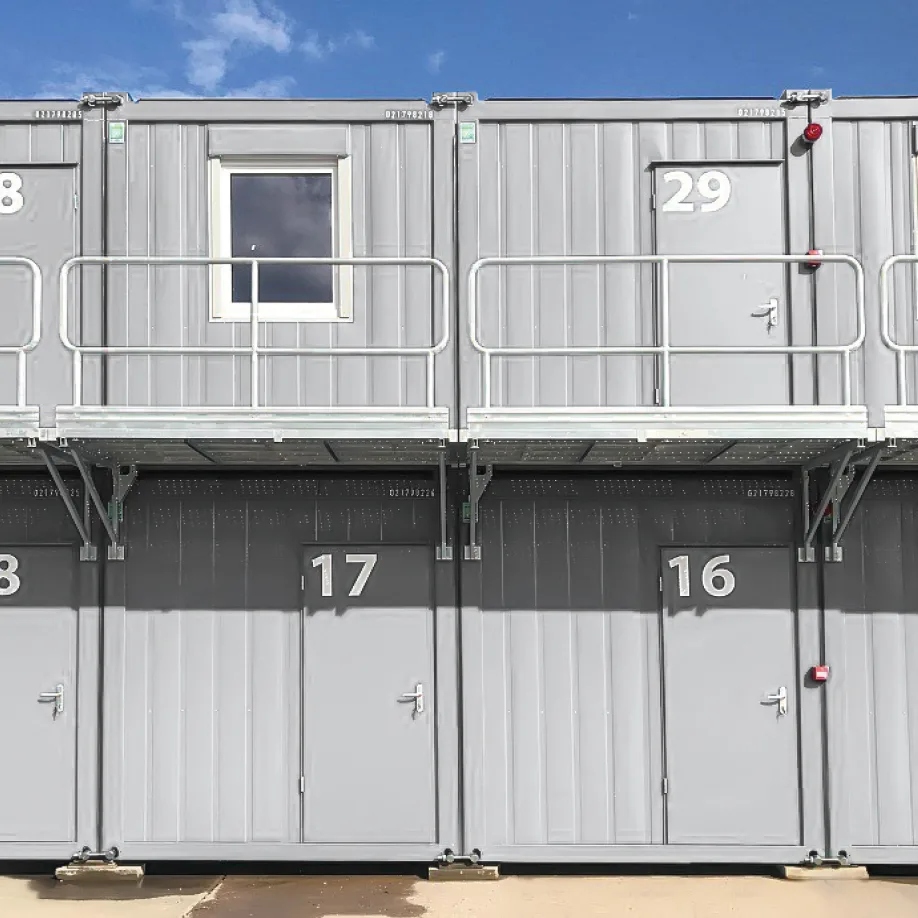 stalowe-schody-do-kontenerow-tlc-rental
