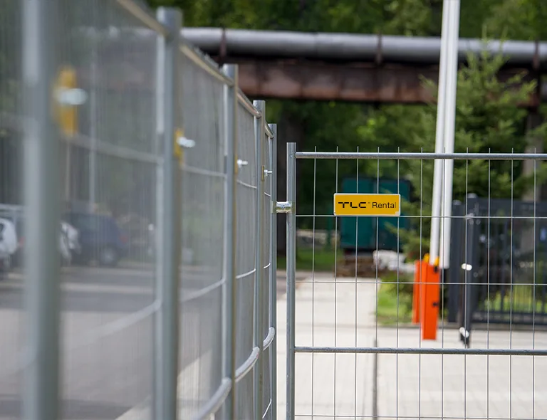 Ogrodzenie placów budowy – wszystko, co&nbsp;musisz wiedzieć o&nbsp;przepisach
