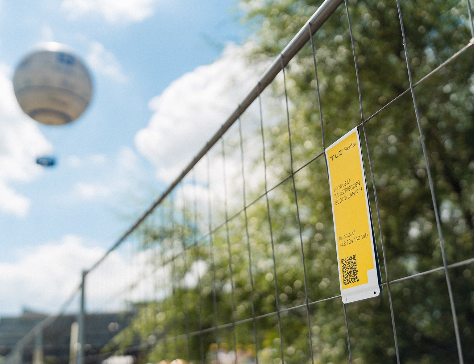 Jakie ogrodzenia tymczasowe na plac budowy? Porównanie systemów Mobilt i Smart od TLC Rental